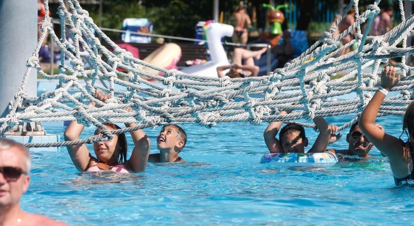 Hol a megígért élményfürdő? A pécsiekre ezen a nyáron is csak a szenvedés vár