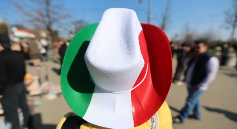 Különleges magyar viseletek a Békemeneten