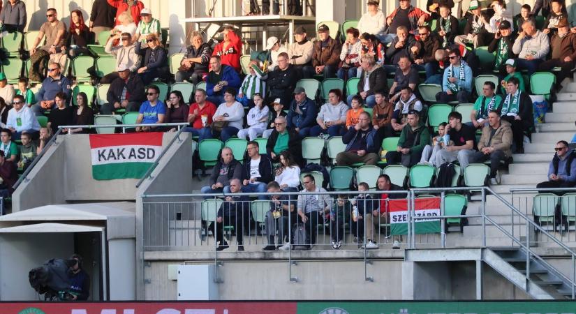 A Paksi FC korábbi közönségkedvence visszatért a Fehérvári útra (fotó)