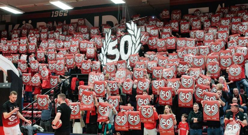 Így buzdították csapatukat a Körmend-szurkolók a Szolnok elleni meccsen - fotók, videó