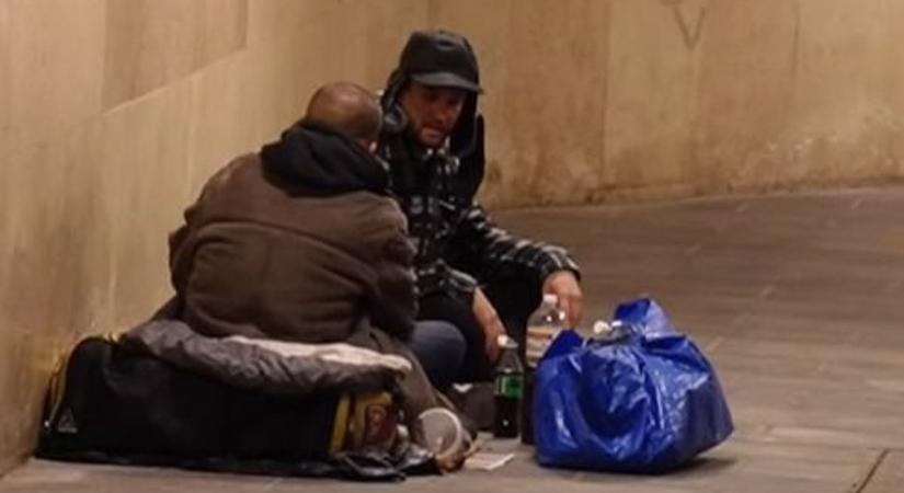 Mi történhetett? Hajléktalanként járja Pest utcáit a komlói celeb
