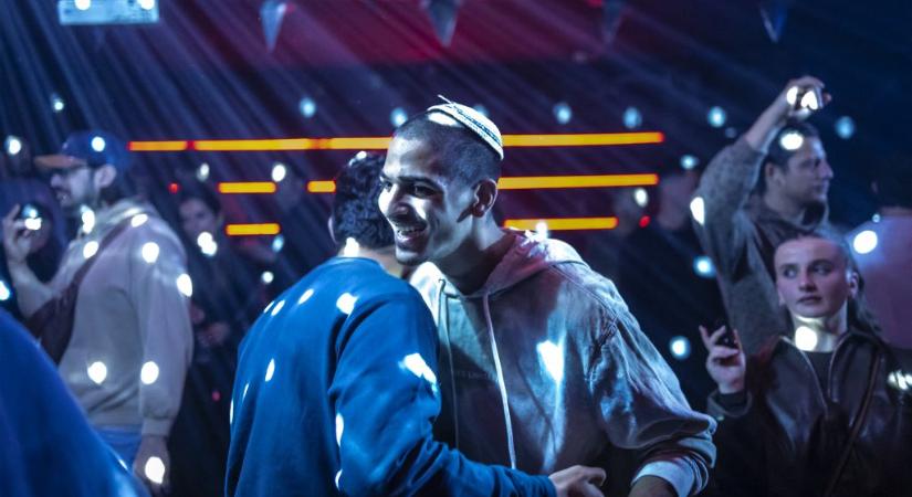 Bunkerbuli, tátrai menyegző és parázsugrás a hét képein