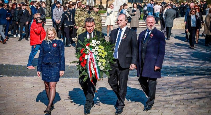 A szabadság öröksége él – Így tisztelegtek Szekszárdon március 15. előtt (képgalériával)