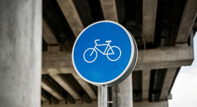 Új aszfaltot kap a Balatoni Bringakör Szigliget és Balatonederics közötti szakasza