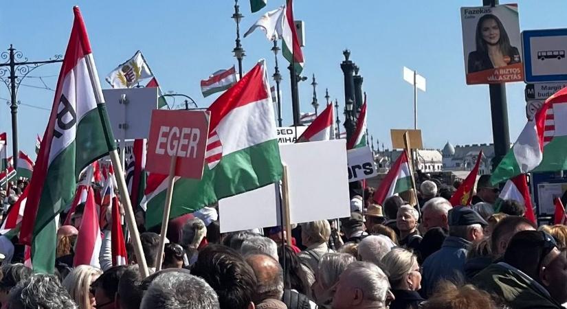 Békemenet: baranyai fiatalok is vonulnak a tömeggel (VIDEÓ)