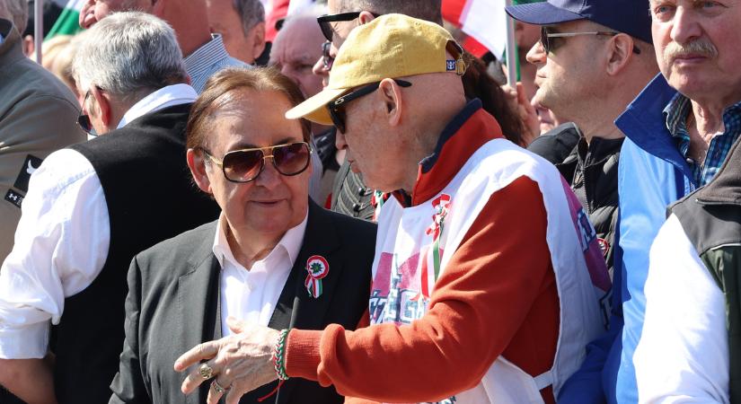 Fásy Ádám a Békemeneten szólalt fel Zelenszkij ellen