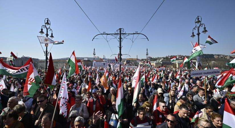 Március 15. Budapesten: elindult a Békemenet, székelyek is vonulnak (VIDEÓ)