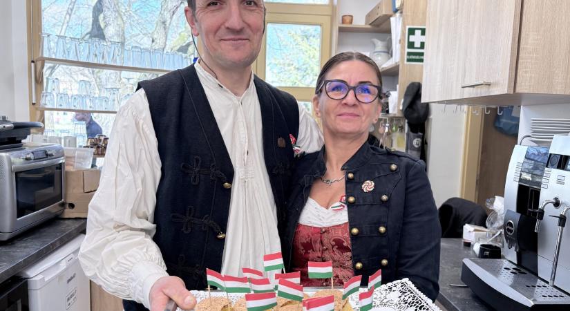 Huszárok és kézműves programok, meglepetés finomságok a Kossuth téren