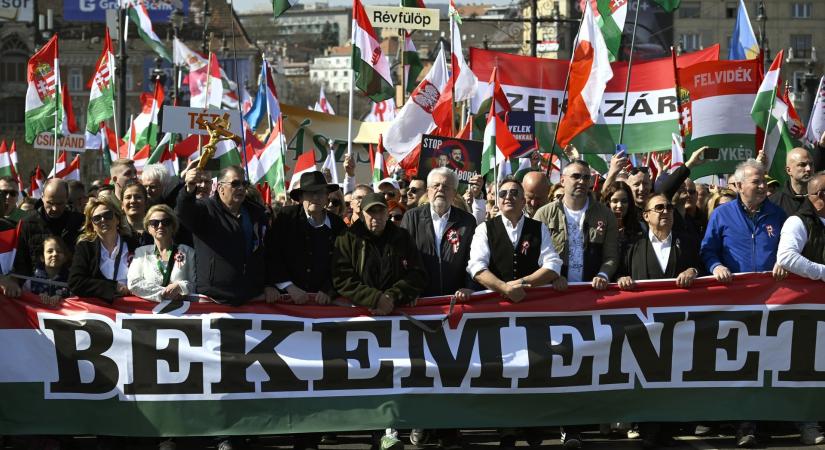 „Induljon a banzáj” – írta Orbán Viktor a Békemenet résztvevőinek, az is kiderült, kik vannak az első sorban