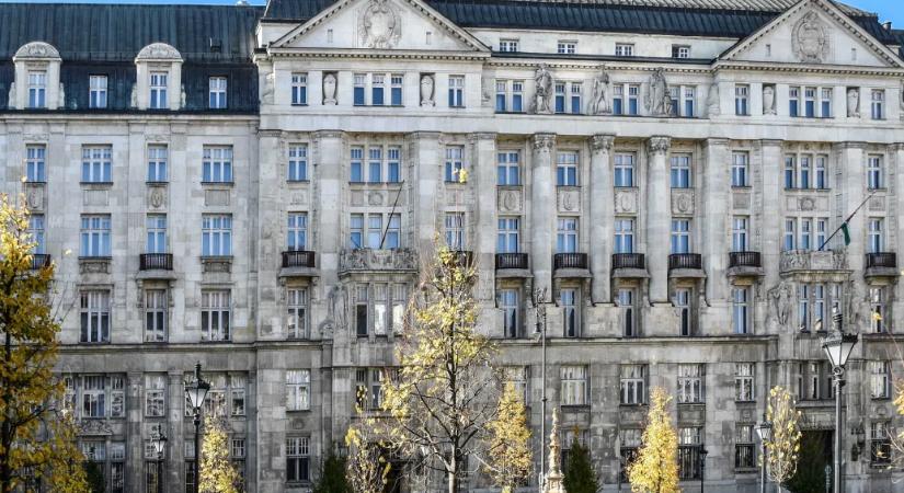 Újra kiírták licitre a Pénzügyminisztérium épületét, most 35 milliárd forintot kérnek érte
