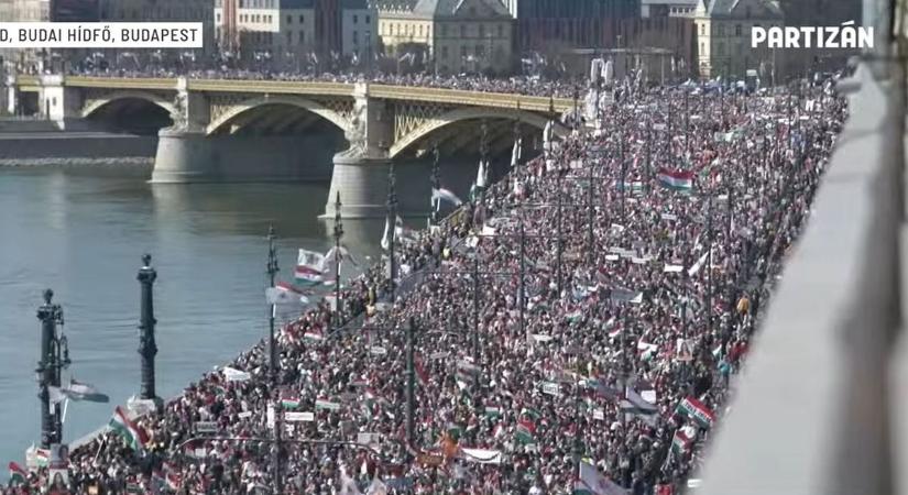 Még a Partizán sem tudja letagadni, hogy milyen sokan vannak a Békemeneten (FOTÓ)