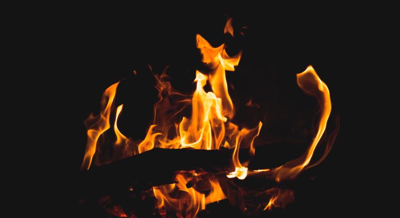 Fatároló égett Nádudvaron