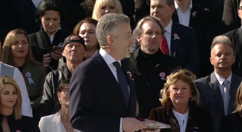 Nagy Feró és Pataky Attila szellemi vezetésével megérkezett a Békemenet a Kossuth térre