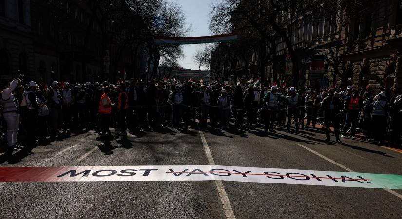 Gyülekeznek a Tisza rendezvényére