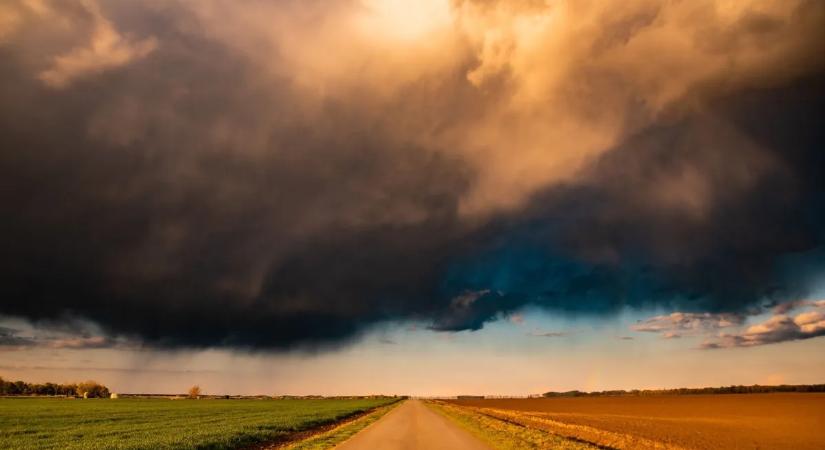 Elképesztő látvány Békésben: szivárvány ölelte körbe a hatalmas viharfelhőt