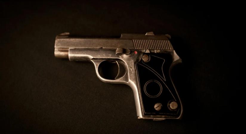 Fejbe lőtte az édesanyját egy 14 éves fiú – videó