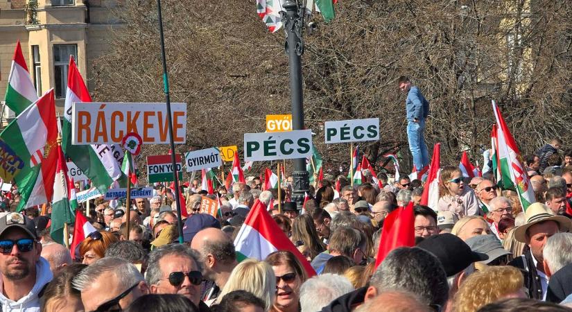 Olvasói fotók: elképesztő tömeg vonult a Kossuth tér felé