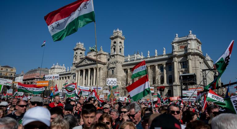 Szijjártó Péter: Ez minden idők legnagyobb Békemenete, soha nem látott létszámban mondunk nemet
