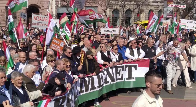 Bács-Kiskunból is rengetegen csatlakoztak a Békemenethez – fotók a helyszínről