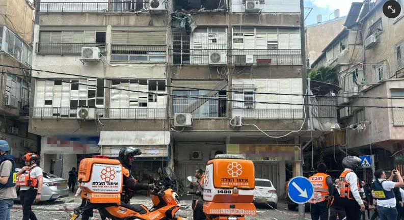 Iráni rakéták csapódtak be Bné Brakban és Tel-Avivban