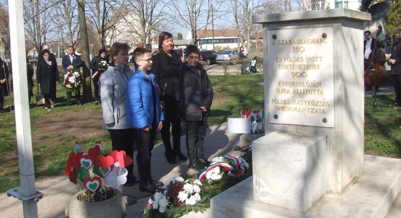 A történelmi napokra emlékeztek Földesen