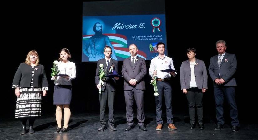 Bonyhádi ünnep: átadták Perczel-díjat és a Völgység Talentuma elismeréseket (képgalériával)