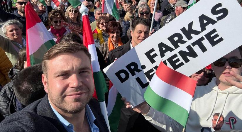 Hatalmas tömeg a Békemeneten, a vármegyeiek is köztük sétálnak