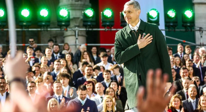 Orbán: Mi akkor is itt leszünk, ha az égből százszámra potyognak a brüsszeli ejtőernyősök