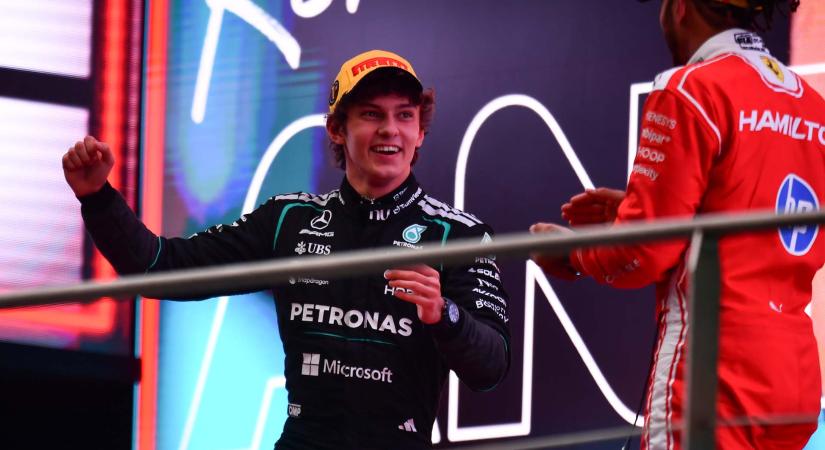 Döbbenet és mosoly a dobogón: Antonellit Räikkönenként konferálták fel Kínában!