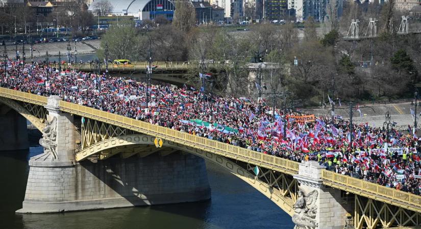 Megérkeztek az első drónfotók minden idők legnagyobb Békemenetéről - mutatjuk őket