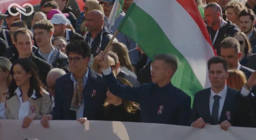 Elindult a Nemzeti Menet, ekkora a tömeg a TISZA vonulásán (videó)