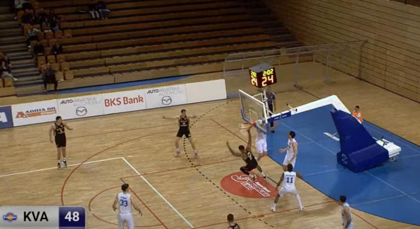 A játékosra zuhant a kosárszerkezet, a házigazdák szerint ő volt a hibás (videó)