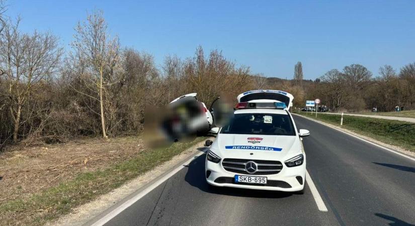 Frontális baleset Tihanynál: teljes útzár a 71-es főúton