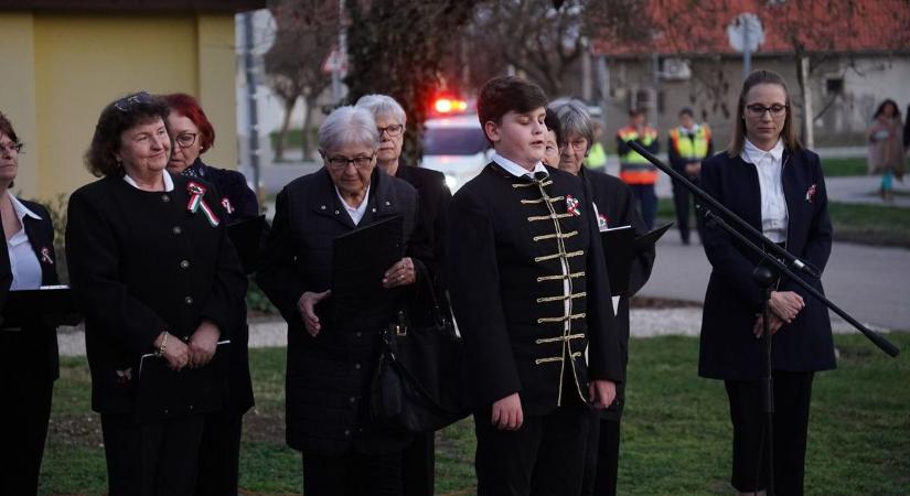 Méltó módon emlékeztek Rácalmáson az 1848–49-es hősökre (képgalériával, videóval)