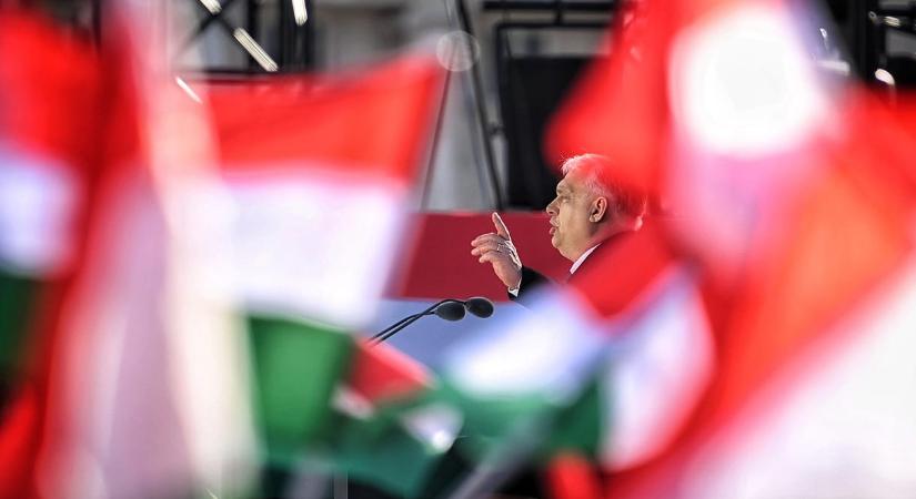 Orbán Viktor „kellő szerénységgel” saját magát ajánlja