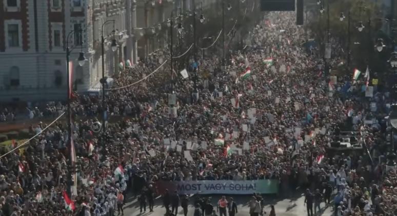 Ekkora a tömeg Magyar Péterék Nemzeti Menetén