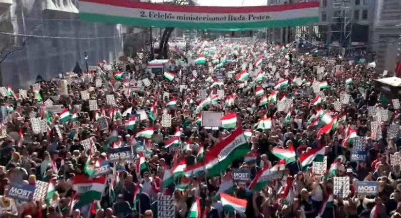 Kezdődhet a méricskélés: légifelvétel jött a Tisza vonulásáról is