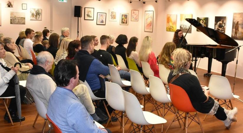 Somogyi alkotások Zágrábban – Nagy Erika akvarelljei is falra kerültek