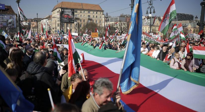 Hatalmas tömeg Budapesten: ilyen volt a Békemenet baranyai szemmel