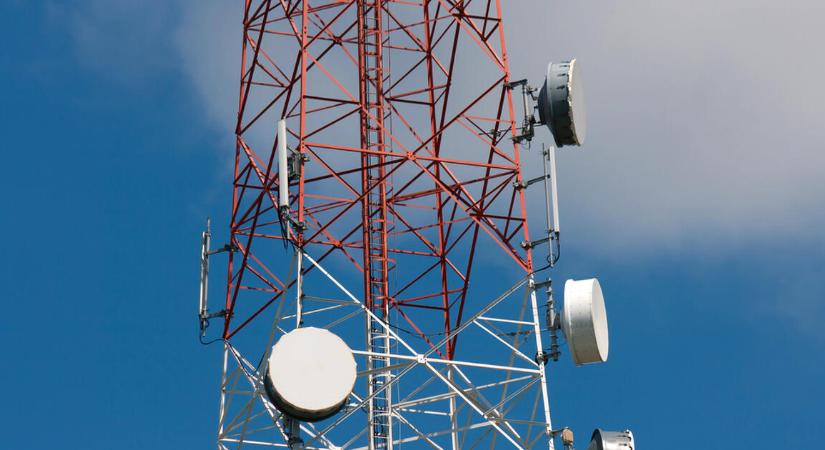 Újabb orosz befolyásolás? A hírszerzés szerint már a mobilokba is beférkőzhettek