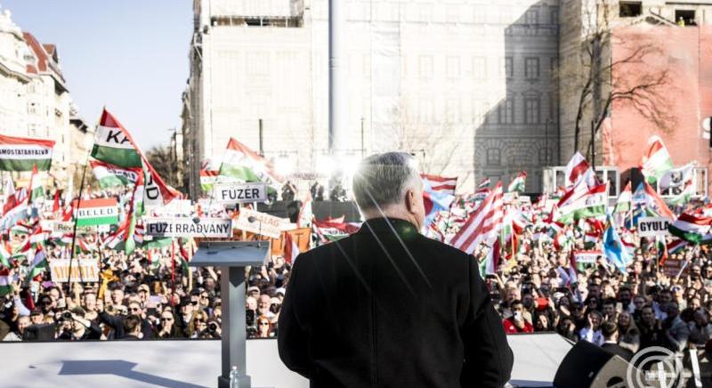 Orbán Viktor: a mi fiaink nem fognak Ukrajnáért meghalni, hanem Magyarországért fognak élni
