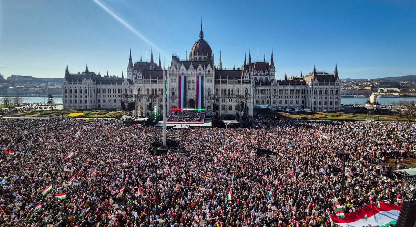 Lélegzetelállító: soha nem látott tömeg gyűlt össze a Békemeneten