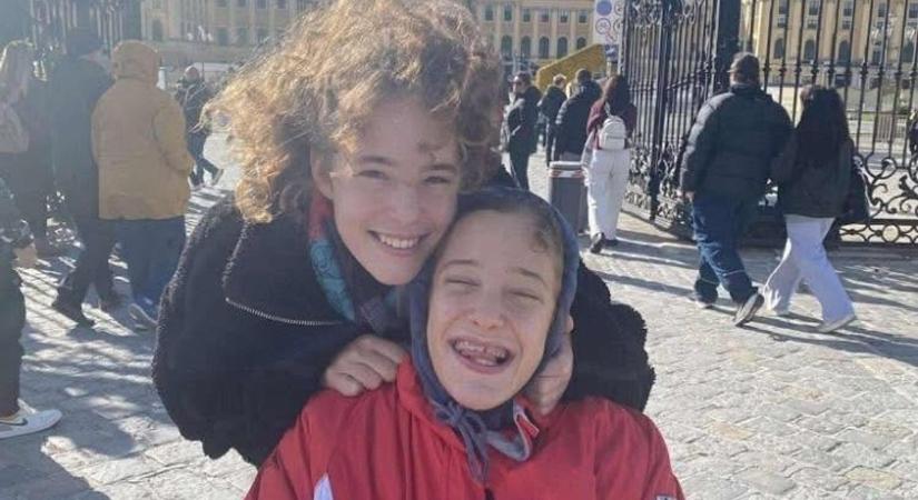 „Barátnőt keresünk” – szívből jövő felhívás tett közé a tesó a 17 éves sérült Timi mellé