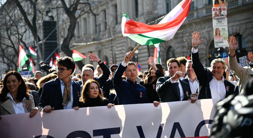 Magyar Péter megkezdte ünnepi beszédét