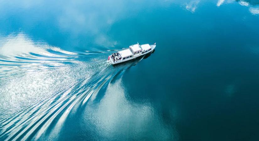 Egy égő hajóból mentették ki a férfit, de amit ezután tett, abban nem volt köszönet