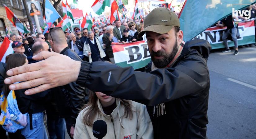 Őket takarítsuk ki innen! – videón, ahogyan kidobták a HVG stábját a Békemenetből