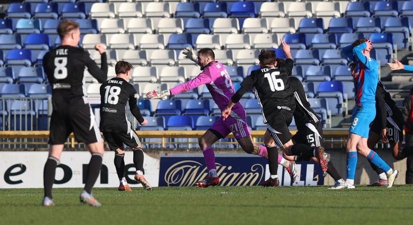 Őrületes dráma: "A buszon vagy ötvenszer visszanéztem" - a 94. percben fejjel szerzett gólt a magyar kapus