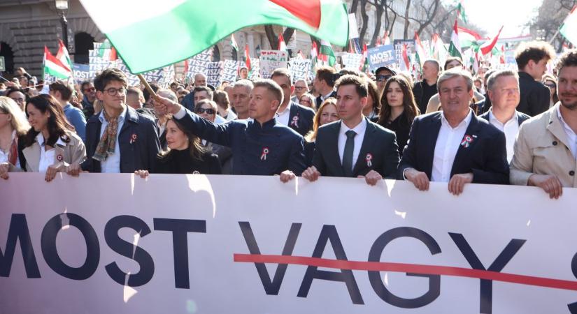 A Tisza Párt menete megtöltötte az Andrássy út egy részét és a Hősök terét