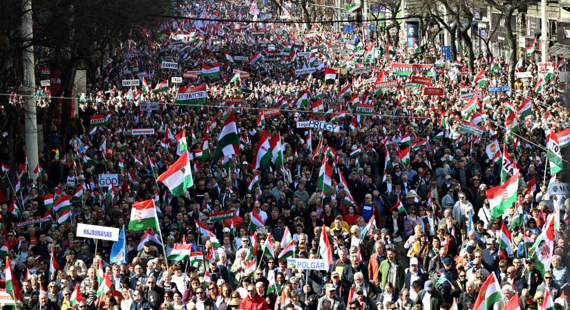 Ekkora volt a tömeg a Békemeneten és a Tisza március 15-i rendezvényén