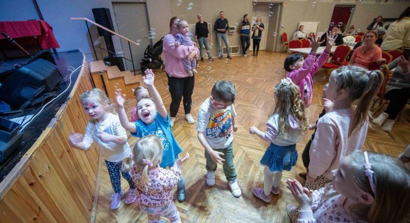 Kreatív játszóház palacsintával és interaktív koncerttel